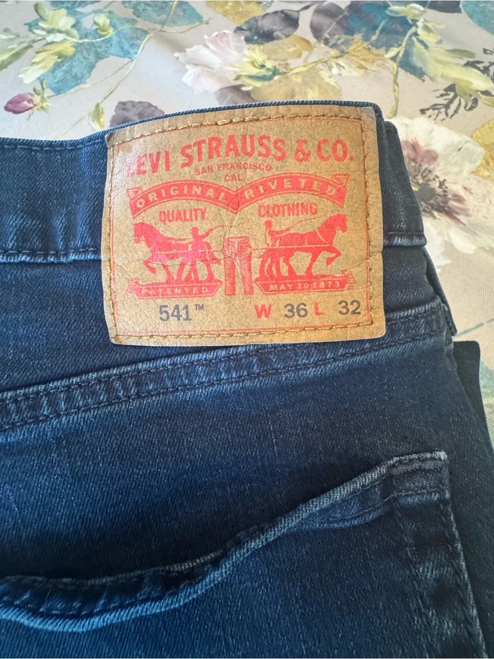 Levi's Navy Blue 541  Dark Blue Wash Jeans with Tan Leather Patch Size 36/32